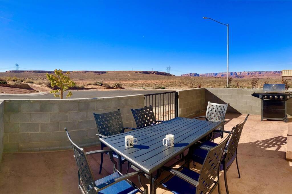 Local View Pet Friendly Boat Parking Close To Antelope Canyon Horseshoebend Page Exterior photo